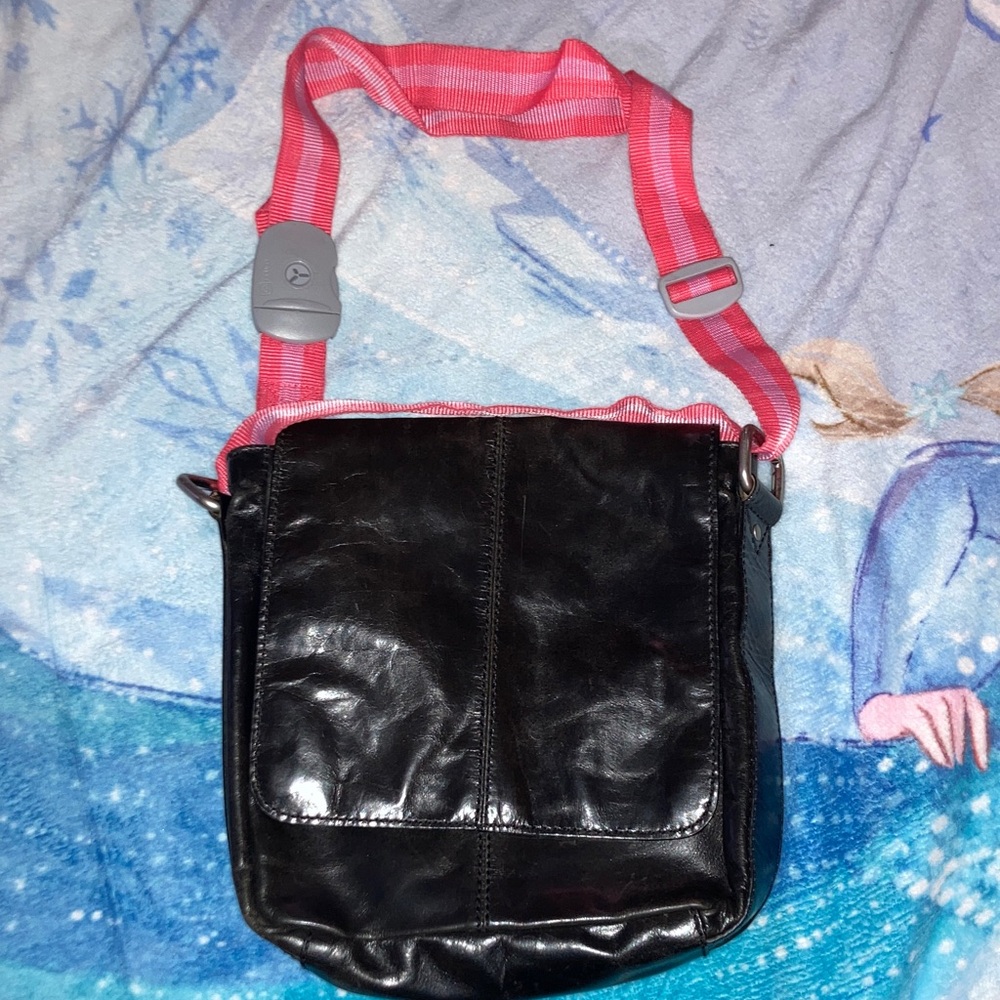Fossil Black Leather Crossbody Bag with Pink Strap